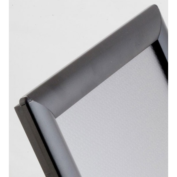 Kliklijst met afgeronde hoeken, aluminium zwart geschilderd RAL9005.