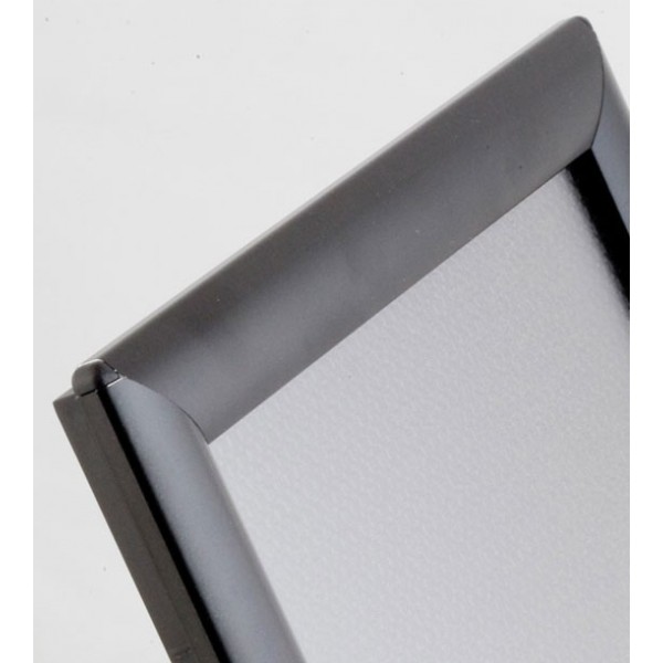 Rama zatrzaskowa OptiFrame czarna zaokrąglony kąt - zbliżenie profilu aluminium