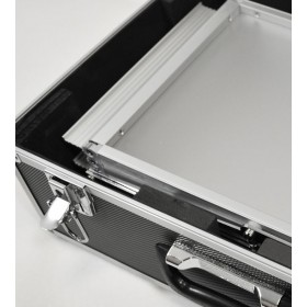 Porte-brochures pliable avec valise de transport métallique. Porte-brochures pliable avec valise de transport métallique.
