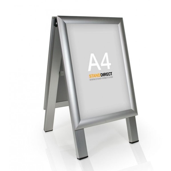 Gehwegaufsteller A4 Vorderansicht mit A4-Motiv Stand-Direct im Rahmen