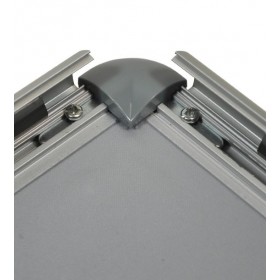 Cornice a scatto angoli arrotondati, dettaglio cappuccio angolare grigio avvitato