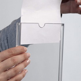 Insertion d'un menu dans le présentoir de table (plexiglas)