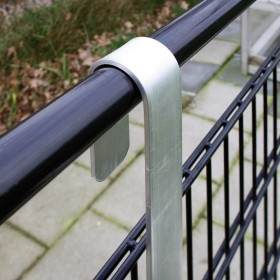 Bevestigingshaken hek voor sportveld