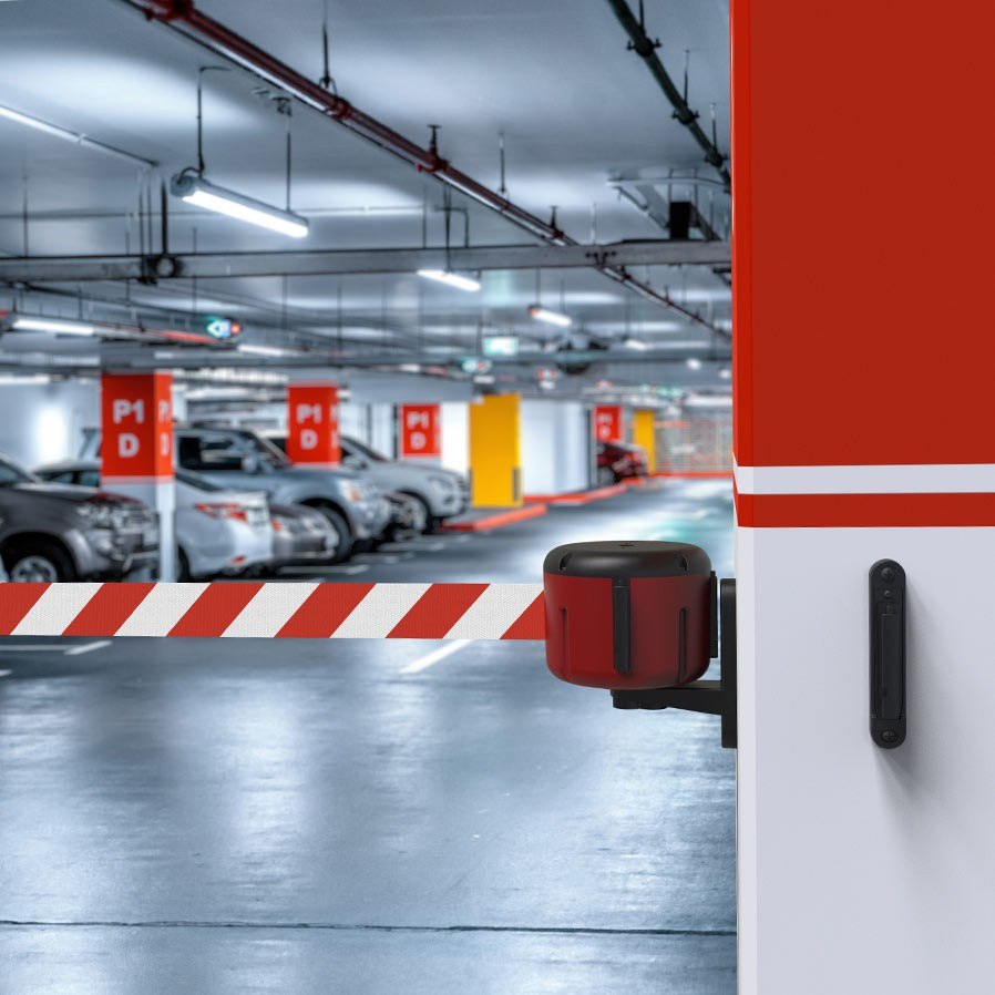 Behúzható szalag-tekercs falra szerelhető parkolóban, 7 vagy 10 m
