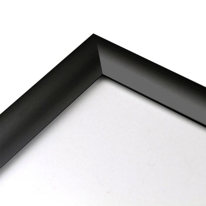Rama zatrzaskowa czarna wodoszczelna zbliżenie na kąt i profil aluminiowy