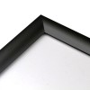 Rama zatrzaskowa czarna wodoszczelna zbliżenie na kąt i profil aluminiowy
