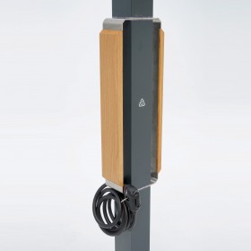 Fahrradanlehnstation aus Eiche und Aluminium