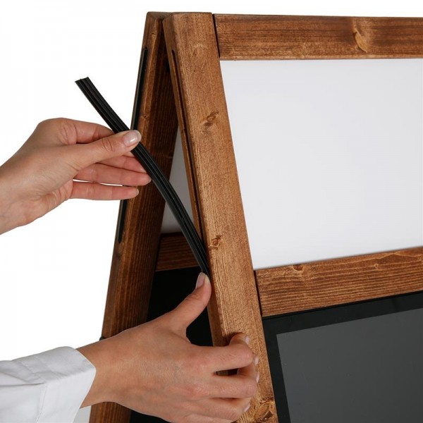 hevalet in massief beuken aan twee zijden, met posters beschermd door magneetfolie, voor buitengebruik.