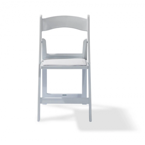 vue avant de la chaise design traditionnel pliante blanche