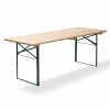 Vue complète de la table de brasserie en bois