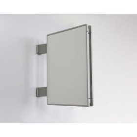 Placa de porta em bandeira Signcode® de dupla face fixada em saliência na parede