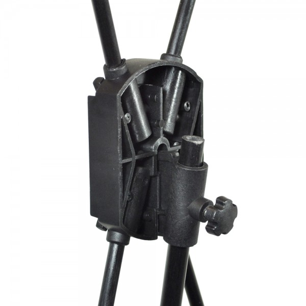Black plastic central hub of the X-frame