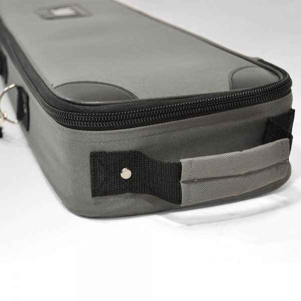 Finish of the rigid totem case with its zip closure